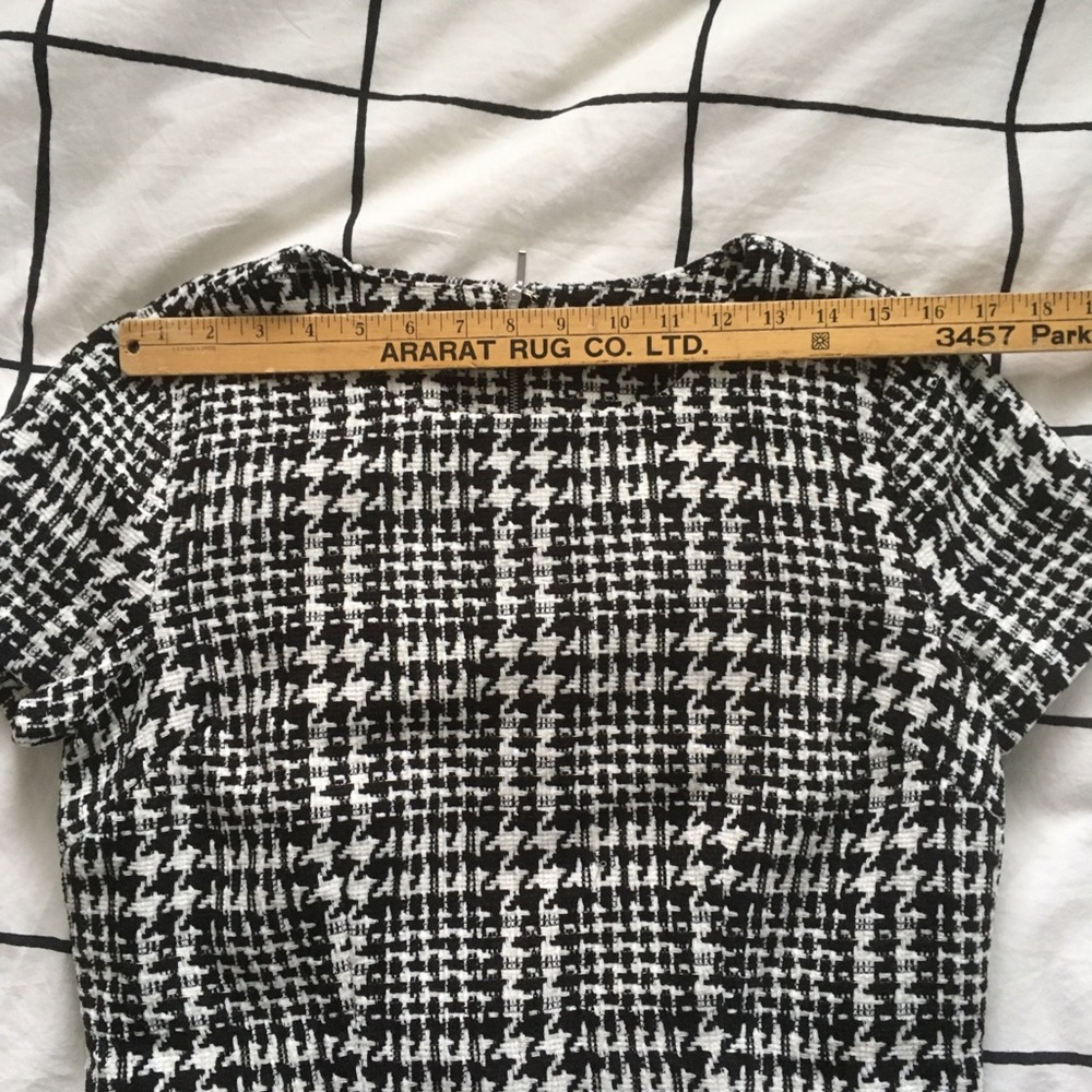 Cropped tweed-like structure patterned top - Picture 4 of 7
